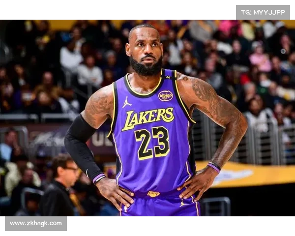 NBA妻管严一枚!詹姆斯赛后拥抱金发美女球迷,回到家尴尬了 NBA妻管严一枚!詹姆斯赛后拥抱金发美女球迷,回到家尴尬了